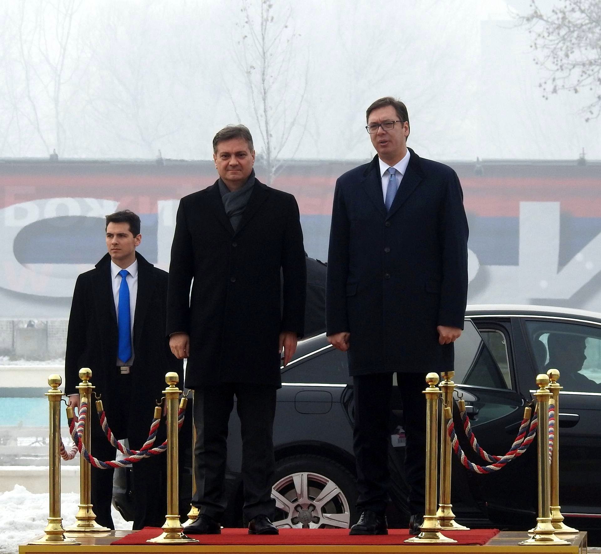 Vučić dočekao Zvizdića uz najviše državne počasti