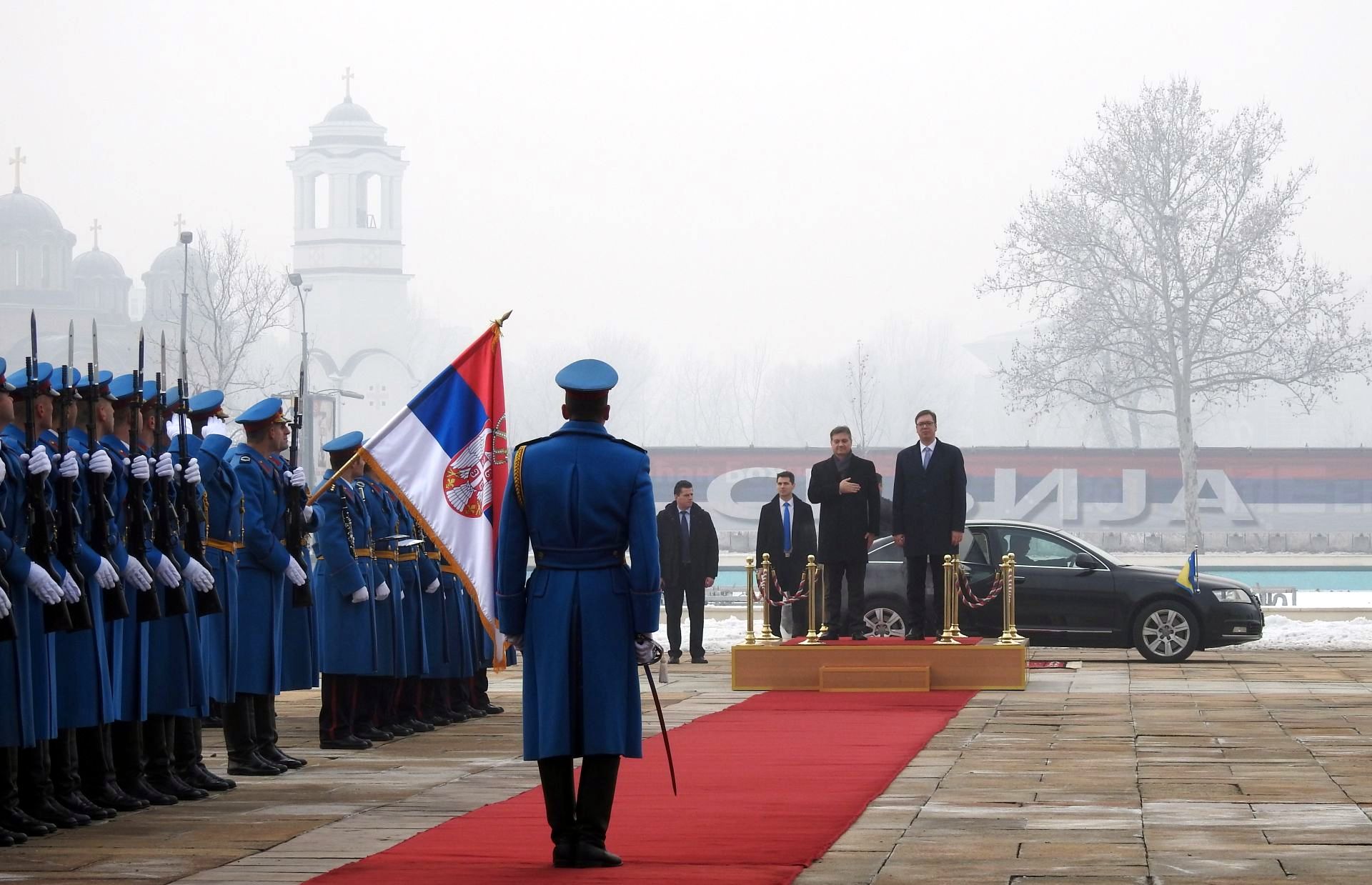Vučić dočekao Zvizdića uz najviše državne počasti