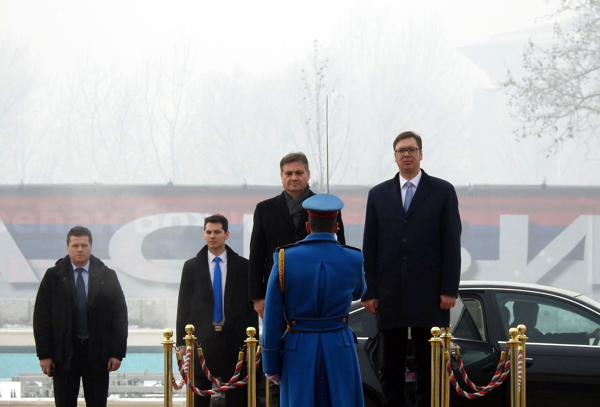 Vučić dočekao Zvizdića uz najviše državne počasti