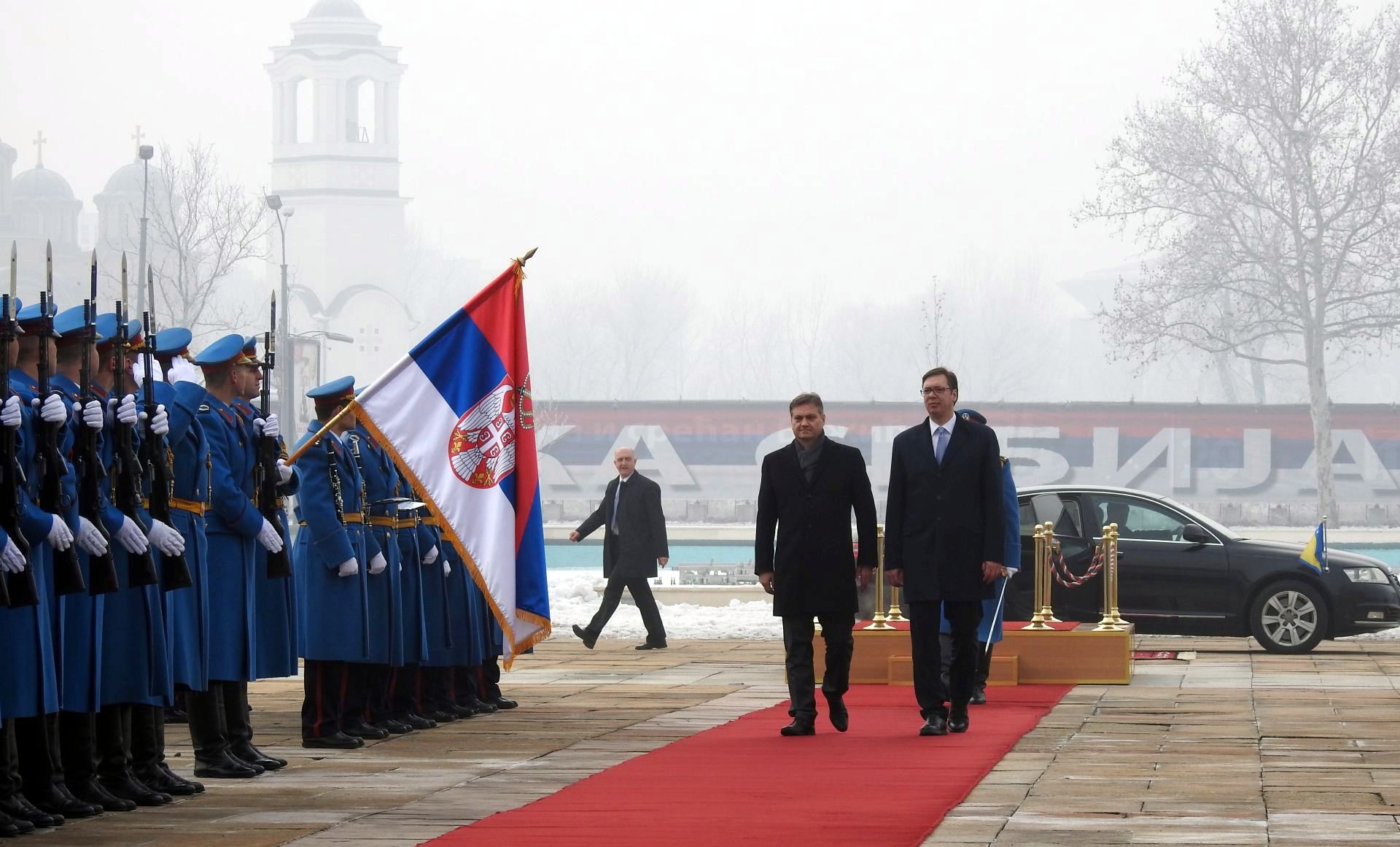 Vučić dočekao Zvizdića uz najviše državne počasti