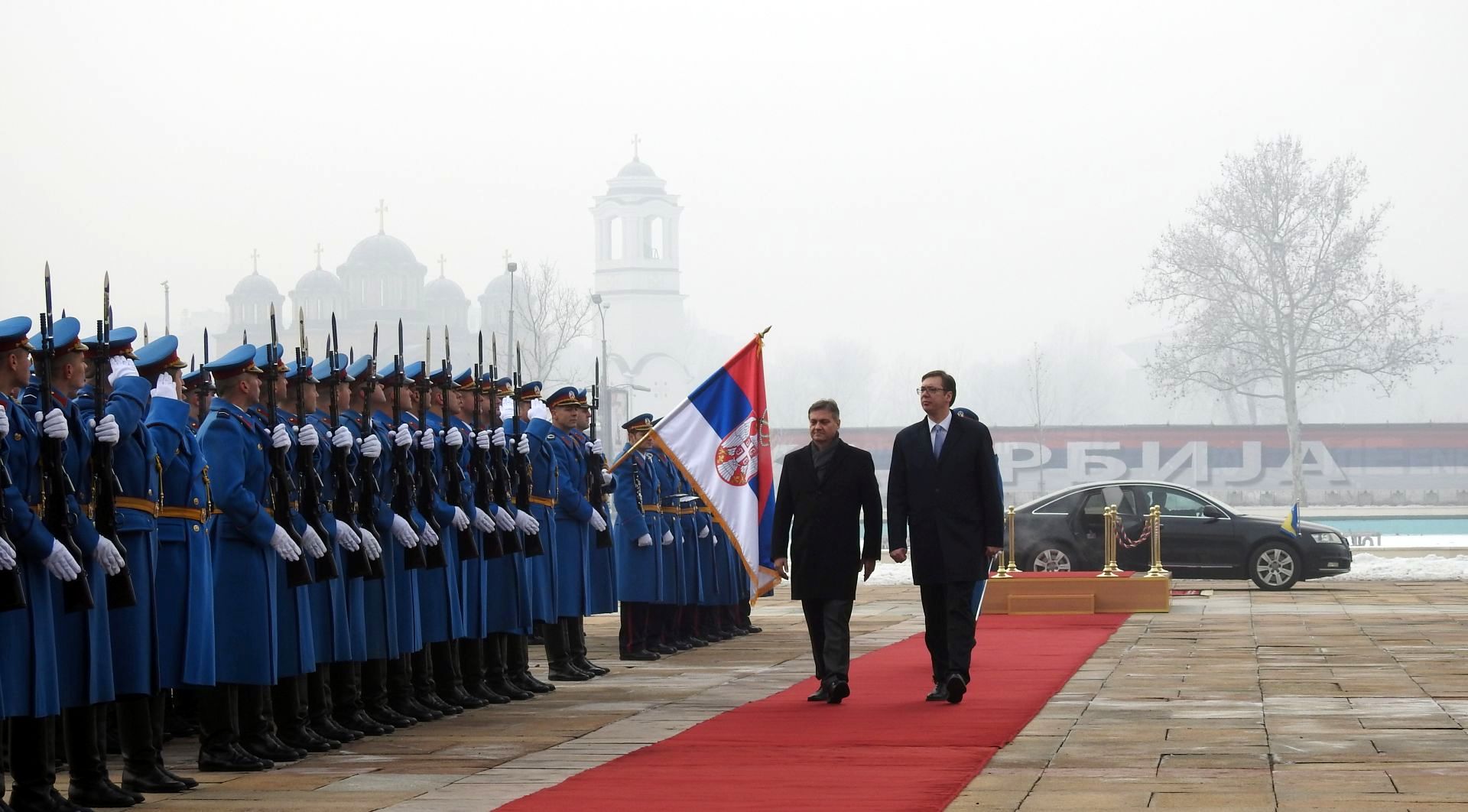Vučić dočekao Zvizdića uz najviše državne počasti