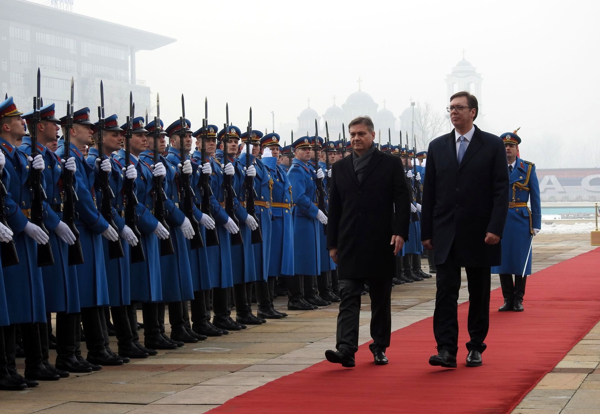 Vučić dočekao Zvizdića uz najviše državne počasti