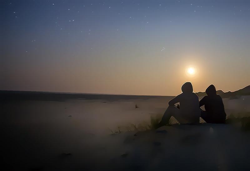 dvojica-mrak-sjede-ljudi