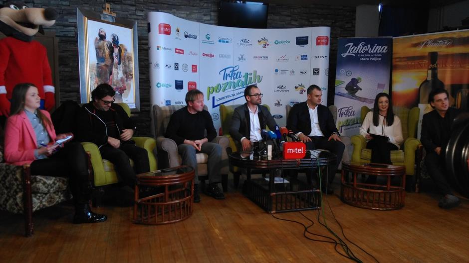 DXw0DRGXUAAZA06.jpg large