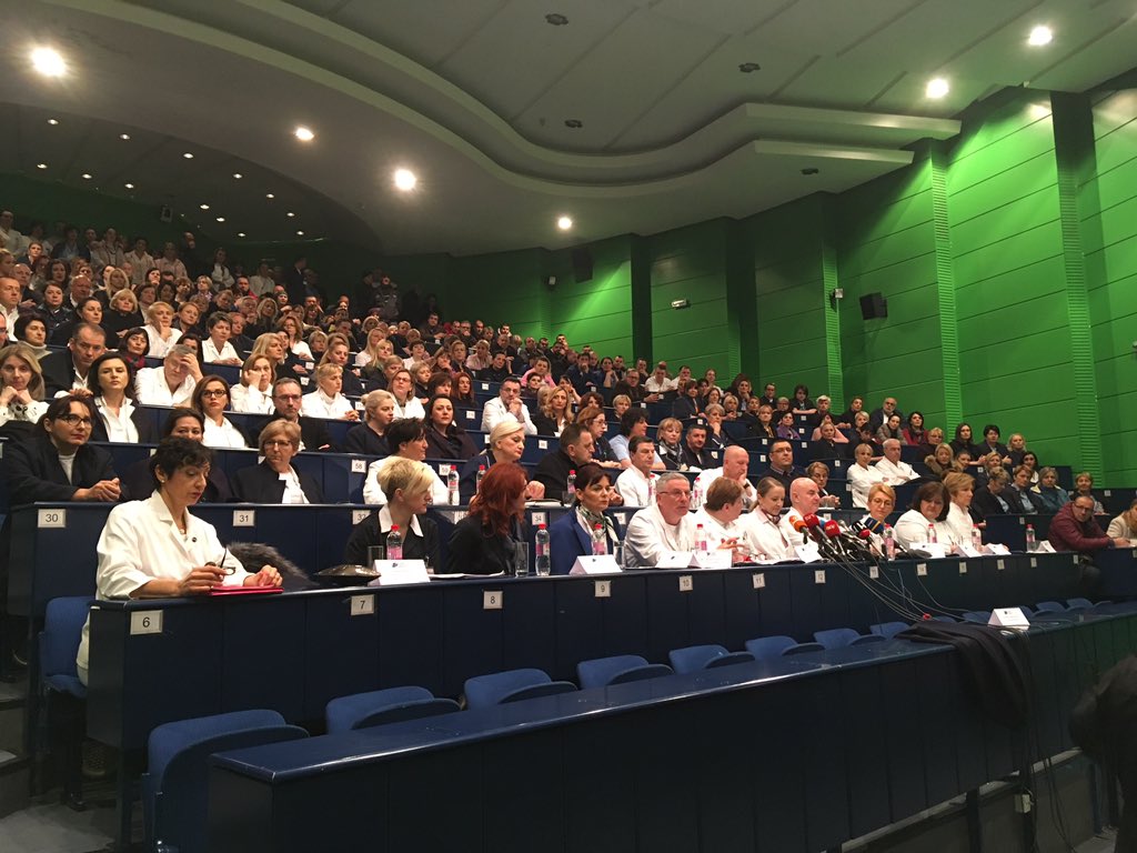 DyO6ihvX4AAmlt_.jpg large