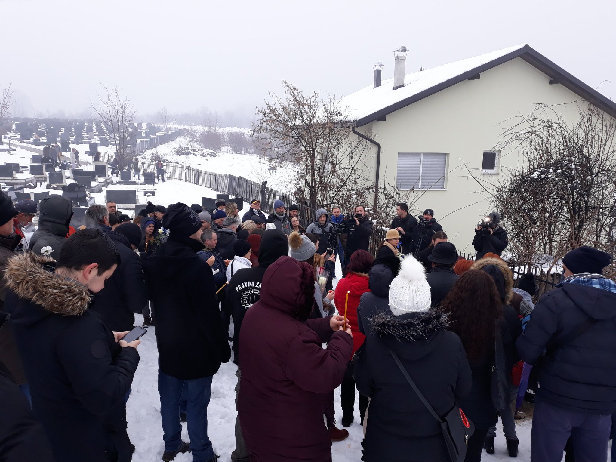 DyOz4sgWsAARDKa.jpg large