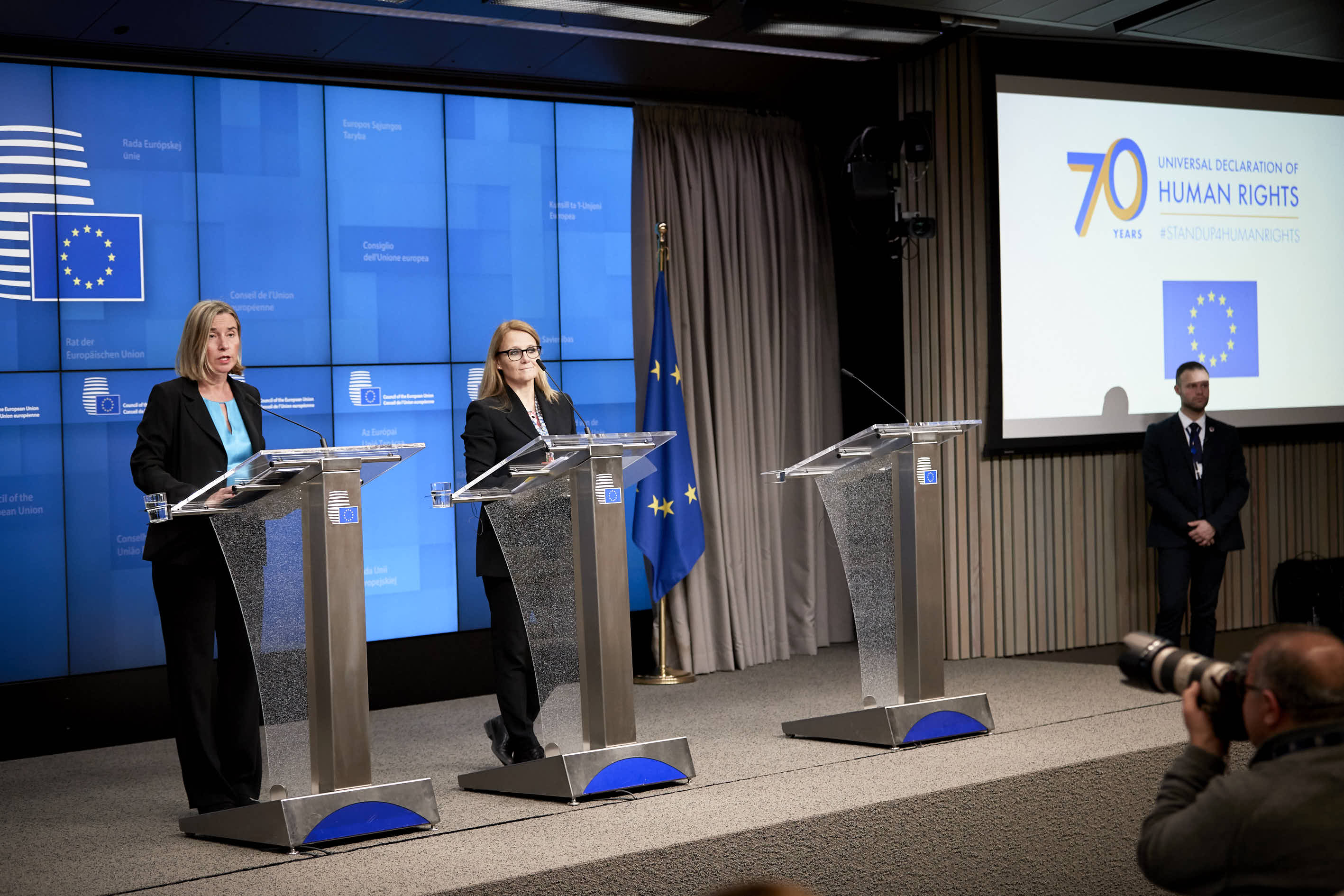 {EC368B50-53FF-A348-B2CD-563258F30690}