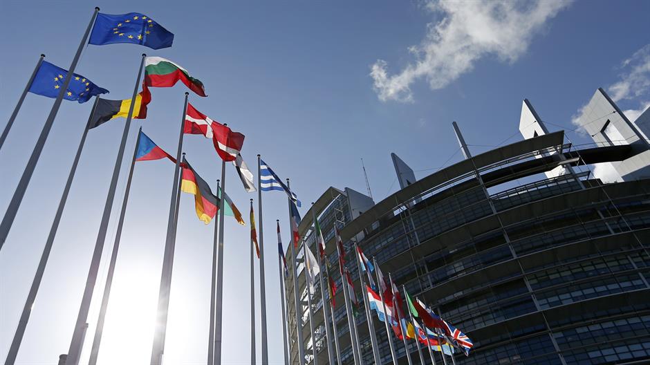 EVROPSKI PARLAMENT - strazubr eksterijer - Reuters Vincent Kessler