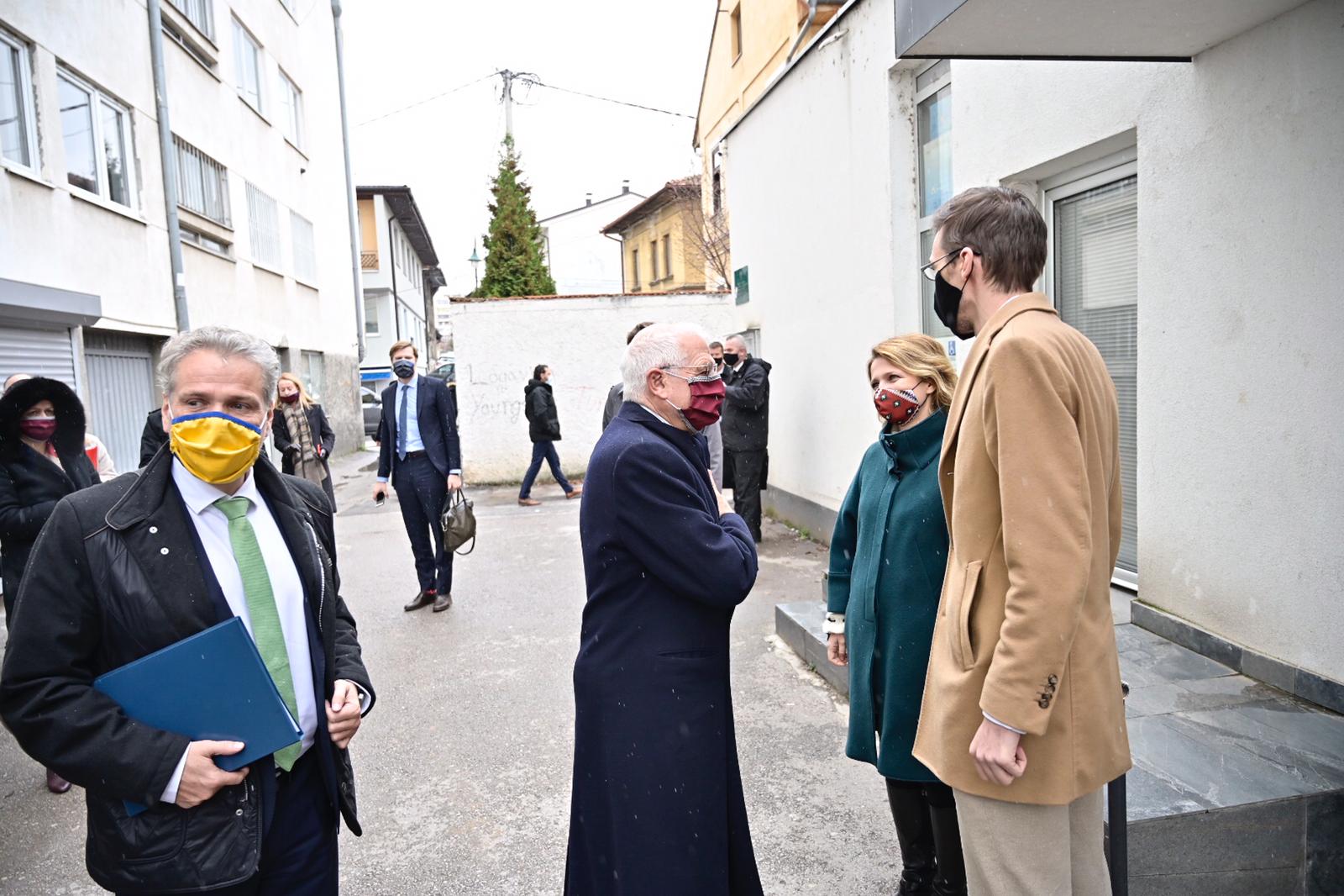 f71982c9-b5a9-475a-8ee9-8faad500e0de