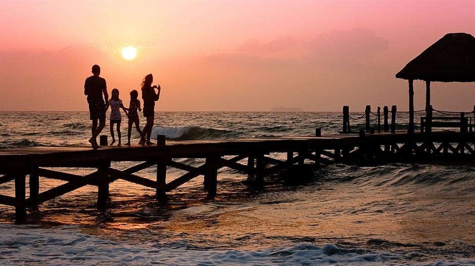 family-591579_960_720