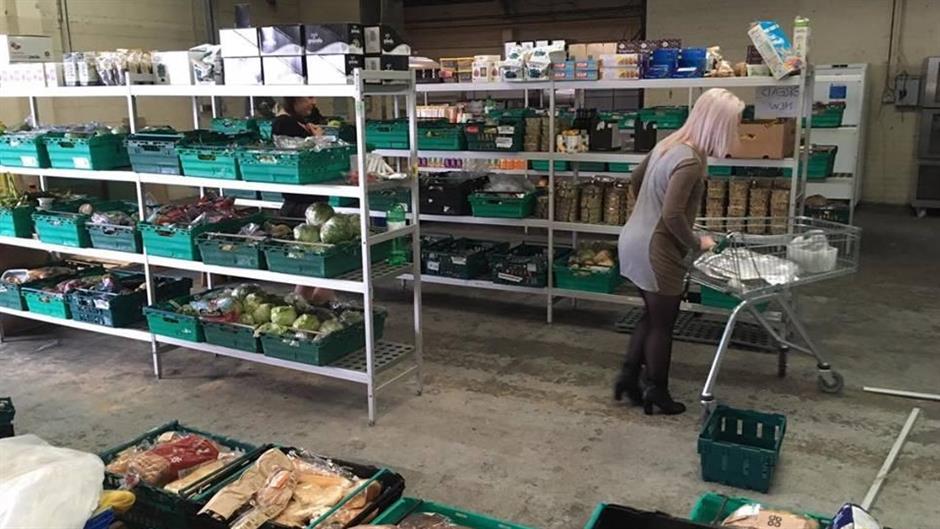 food-waste-supermarket-trolley