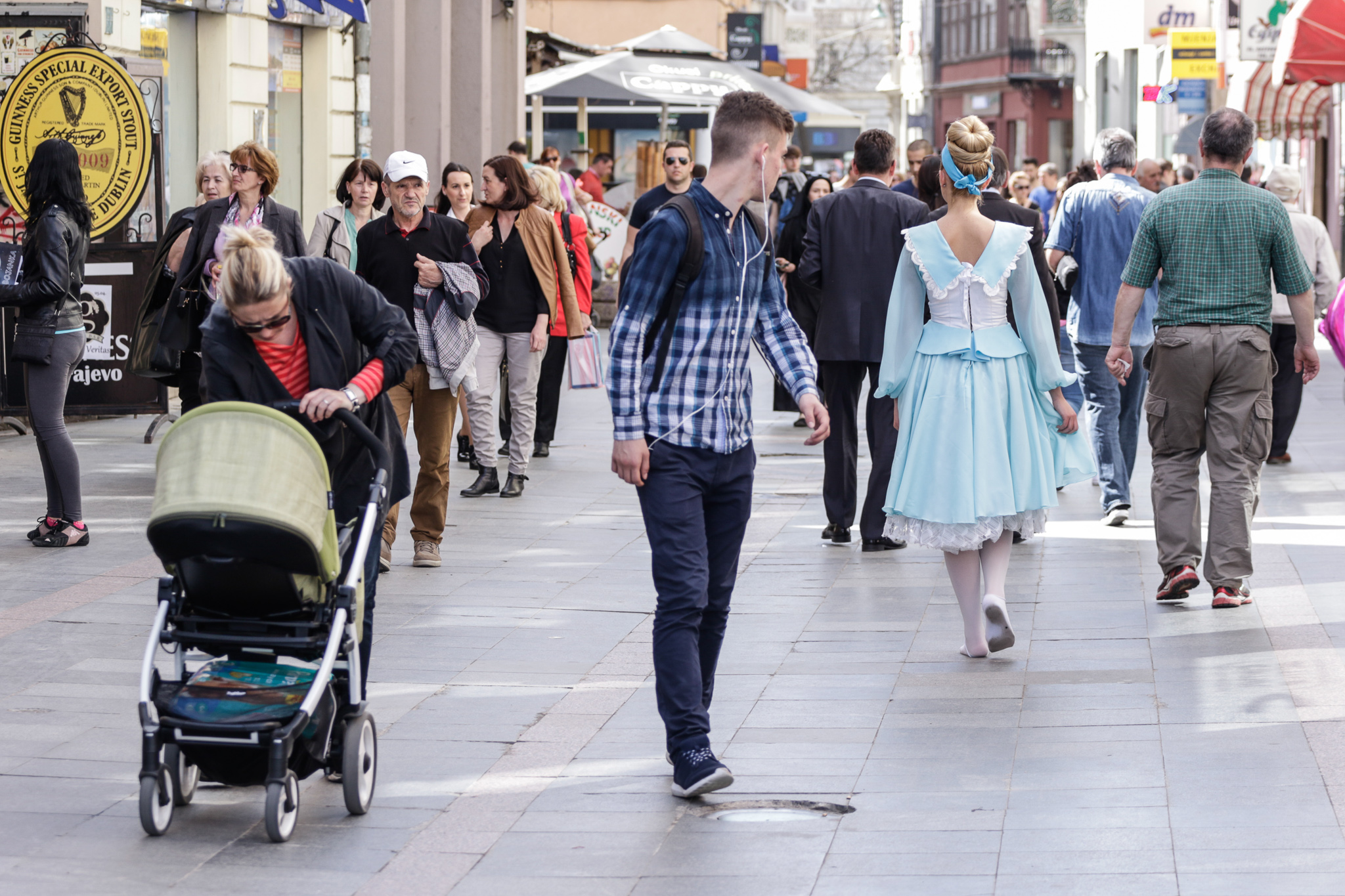 Otkriveno zbog čega su građani Sarajeva hodali bosi