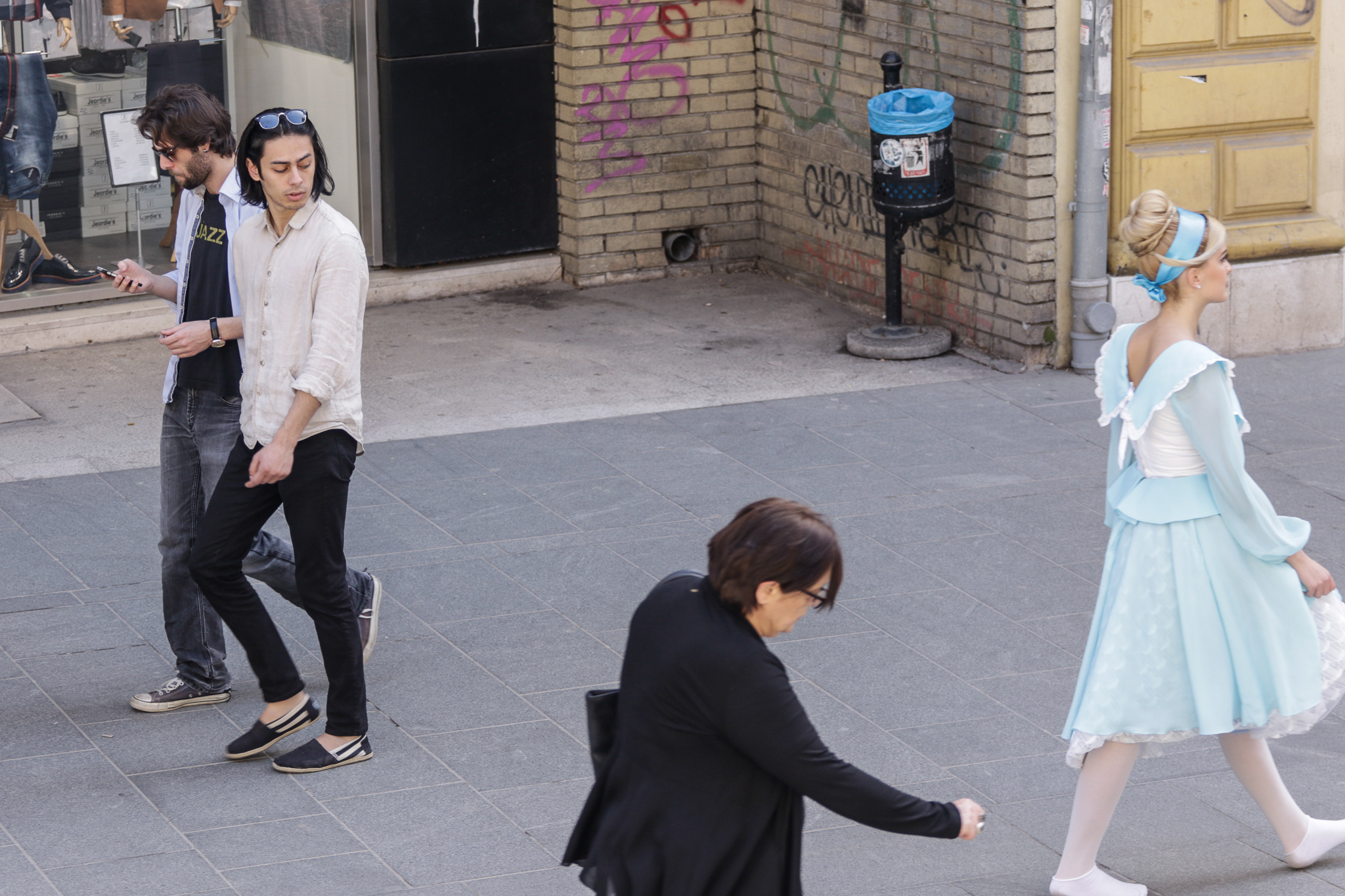 Otkriveno zbog čega su građani Sarajeva hodali bosi