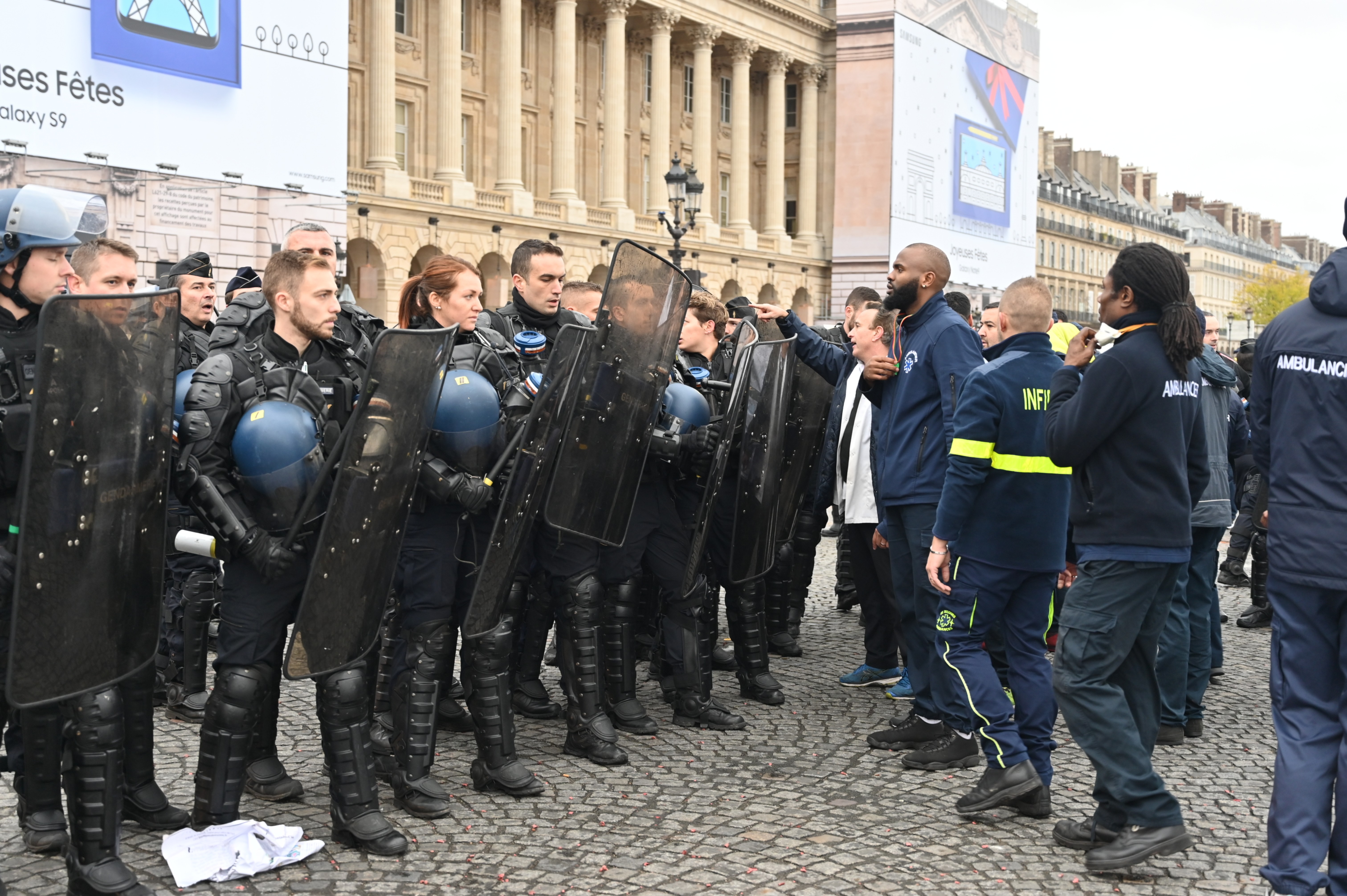 Francuska hitna pomoć policija protesti Pariz