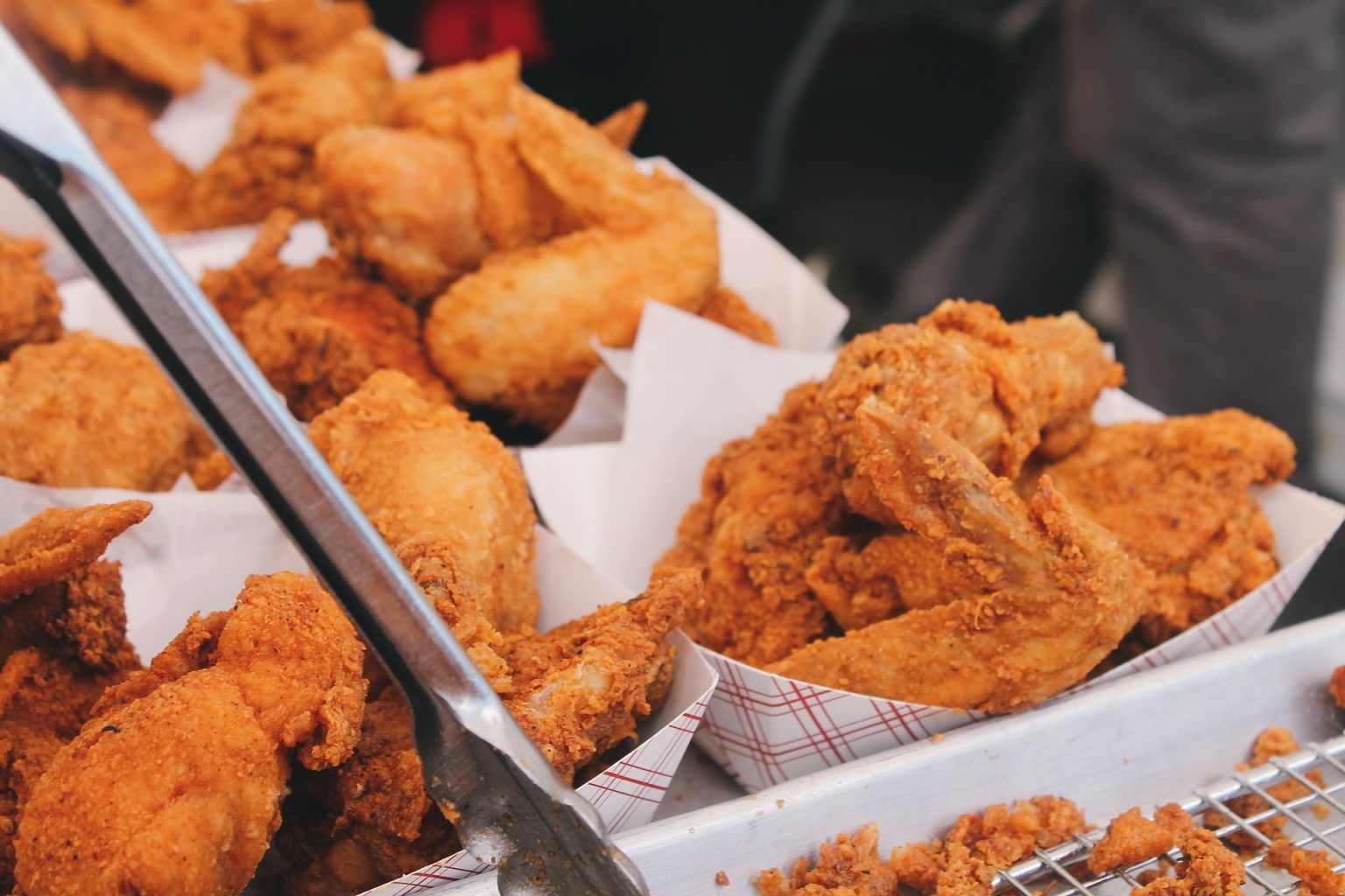 fried-chicken-690039_1920-1536x1024
