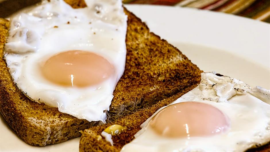 fried-eggs-456351_1920