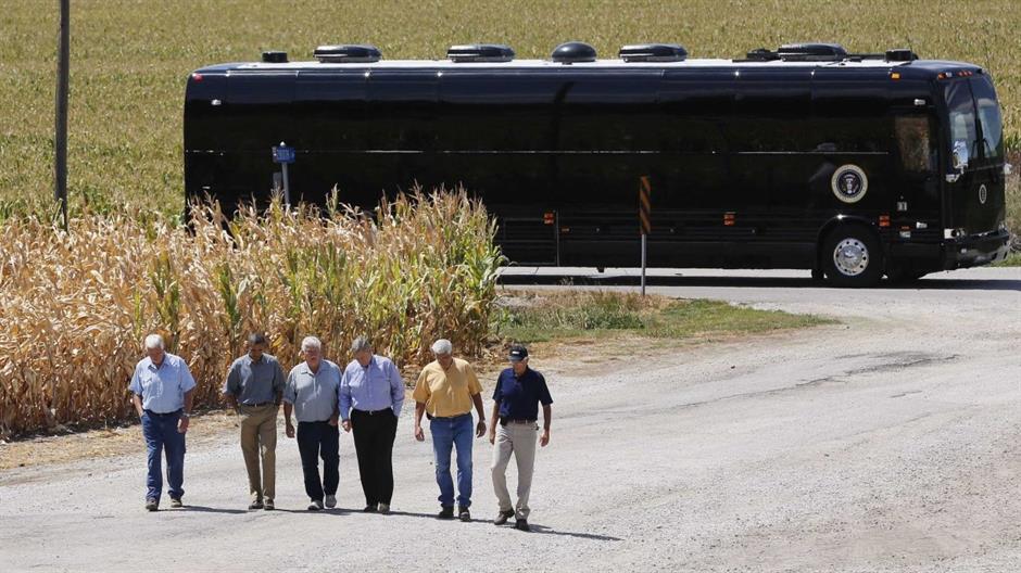 ground-force-one-is-a-45-foot-long-bus-specially-designed-by-the-secret-service