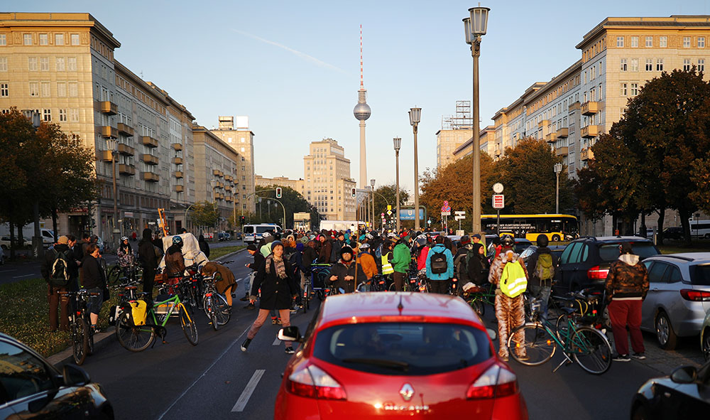 REUTERS/Hannibal Hanschke