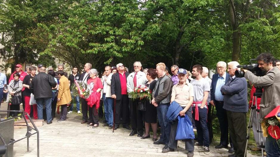 image-0158922350a29afd3ec0c5044b3a24a036a4a6a0e2ddf03ef82f11b5e0c3eac5-V