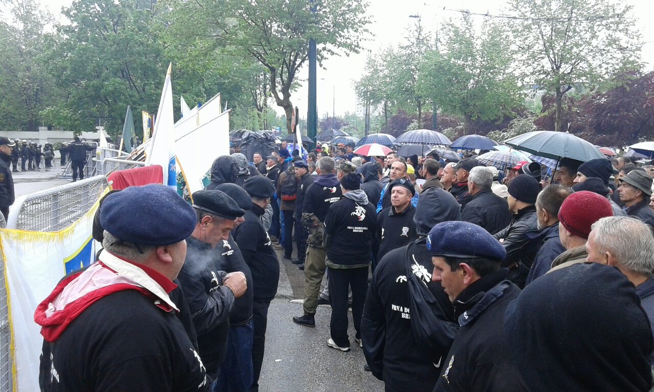 image-039882eff406d3bdbb77416e201f5325caba085f663e5688edbe172451fb0d5a-V