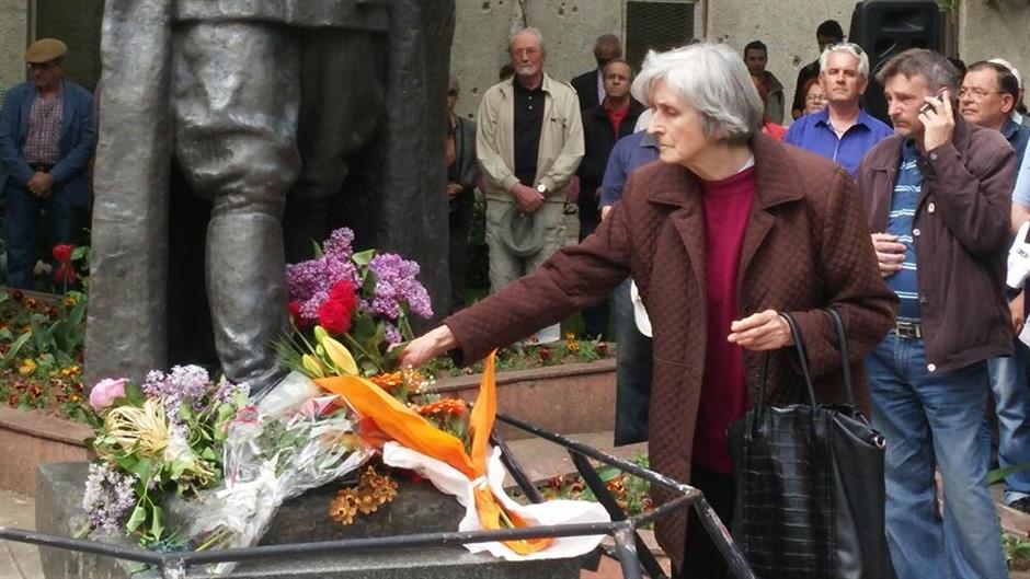 image-09225b0fb369266688fc44e01d131edccdab17181c26be9e3af0724f43454c46-V