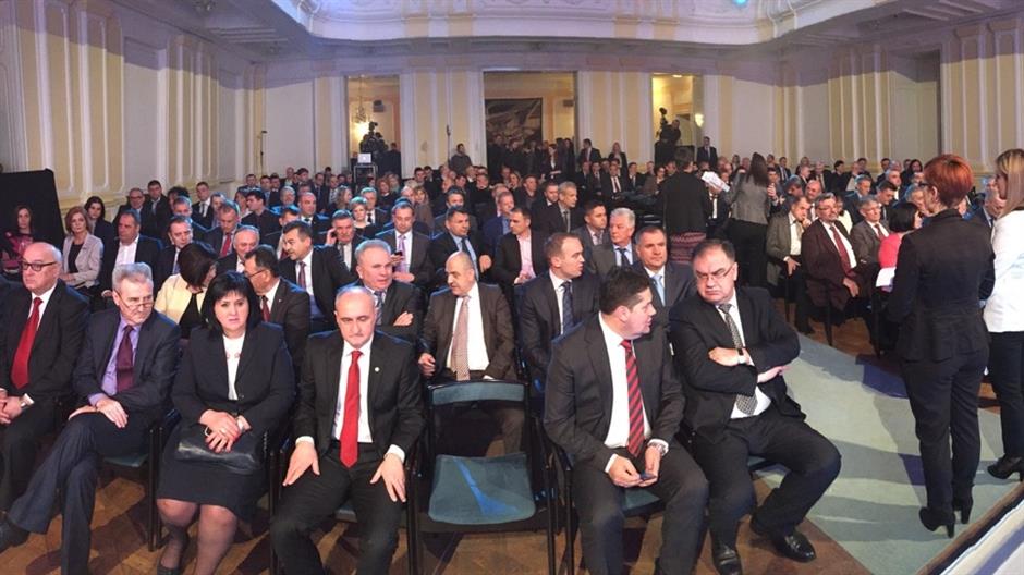 image-4afe618aa3ab2872fd8390f5aed57715ac85aea79d3a39ce6136855a9e163cfc-V