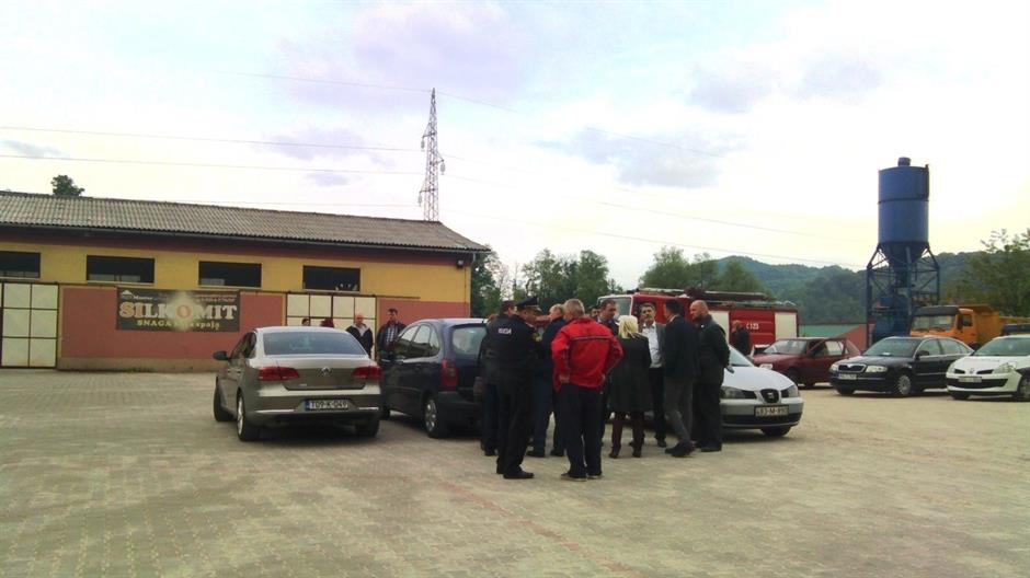 image-9eca6f61207b78913c51813d83f20cef5df39bf8357fae2f115e2e3341774fb4-V