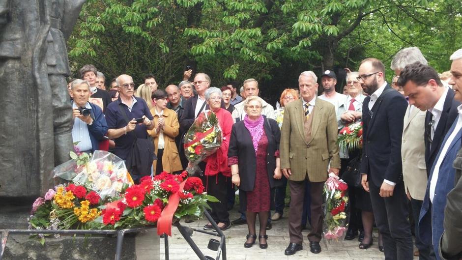 image-fd5142820c95fb02942940920d7aa92ba0d0cce4b519a4f9fab2d21859b43fc3-V