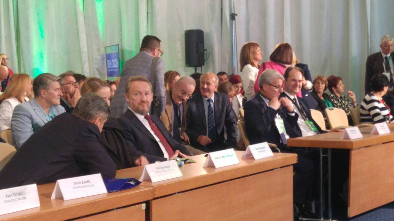 IMG-2cf04306de899a05664bce933304bfde-V