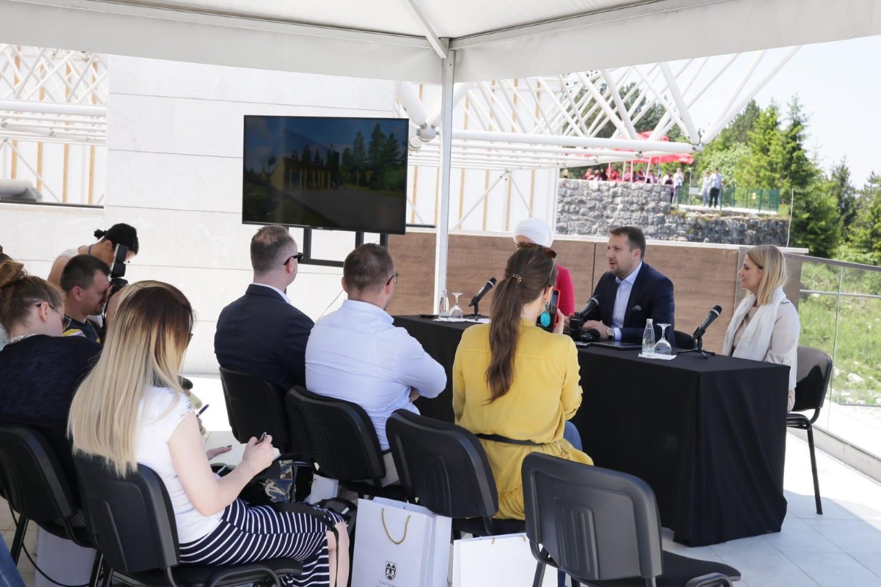 IMG-ae3b9056e598ce1f665e803e532ed0c2-V