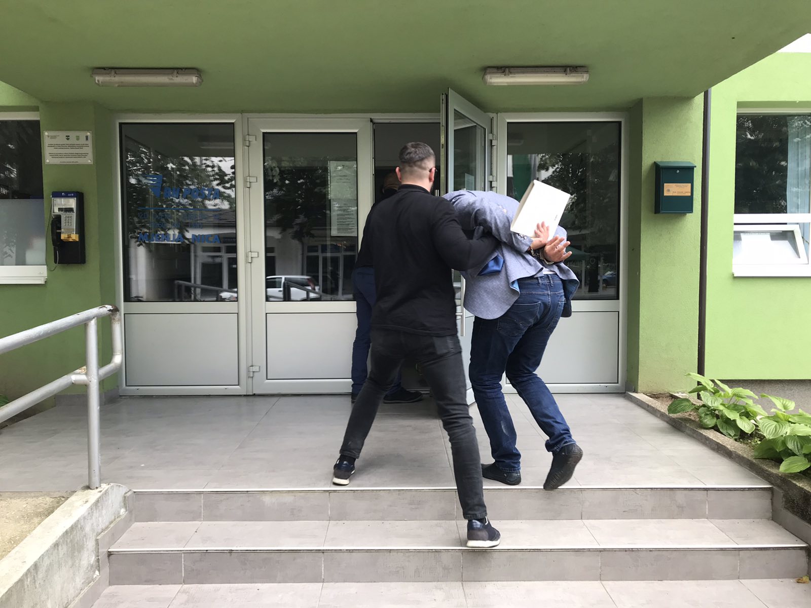 IMG-b8ef9a67563f73a818418c91af33e308-V