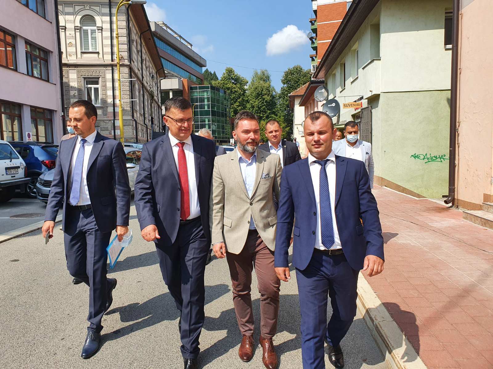 IMG-e44cb5f25ffb5d6941be0671b421d86d-V