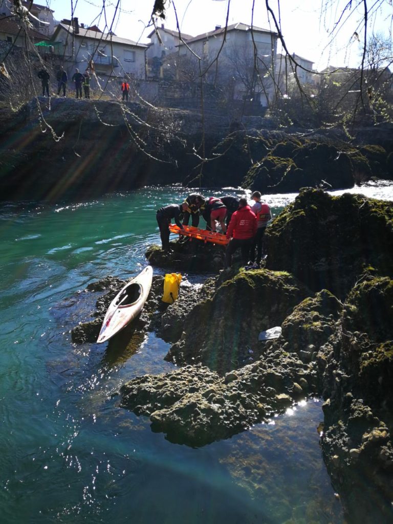 IMG-ec2d6677d91ae9885727cd63ffdff290-V-768x1024