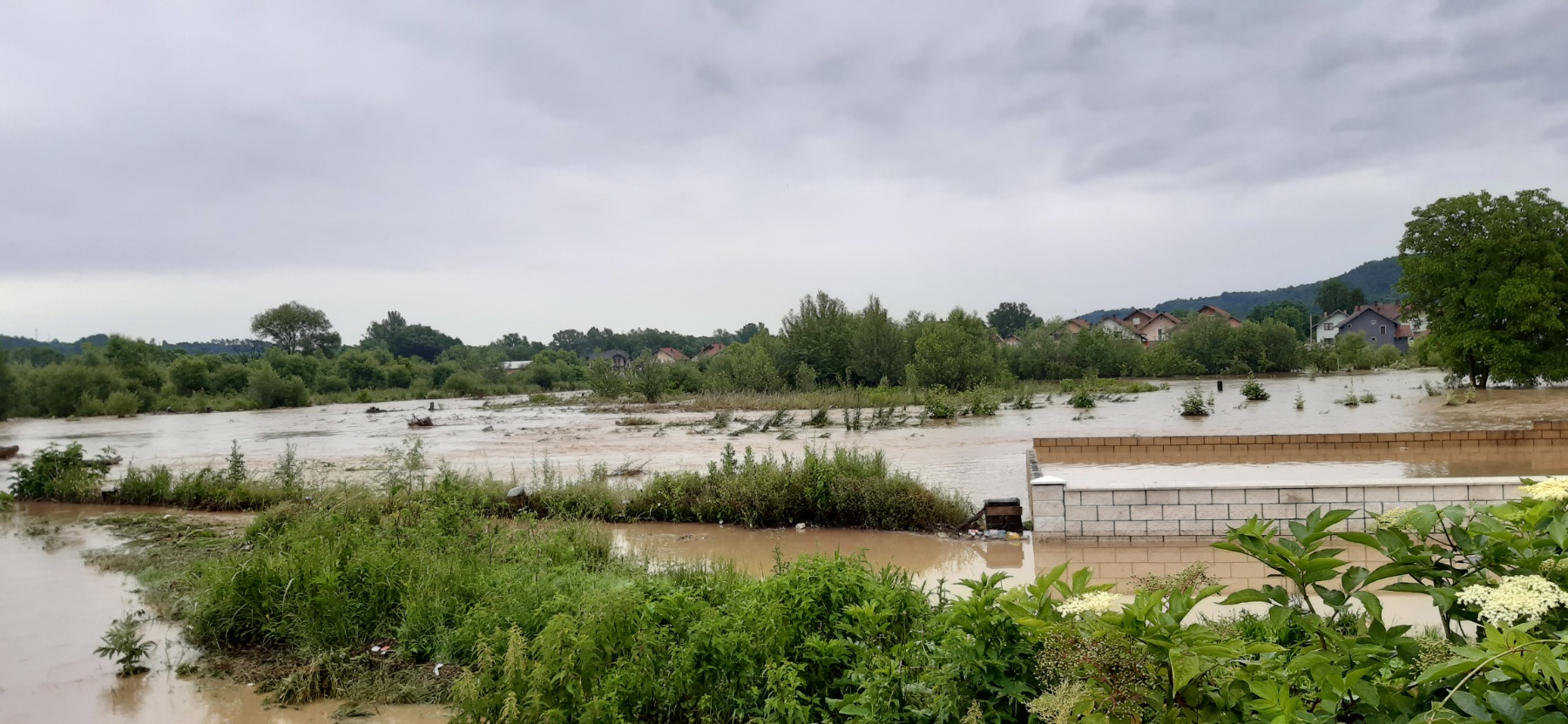 IMG-eee85cb3aae4a7166a3682ab5ceffa71-V