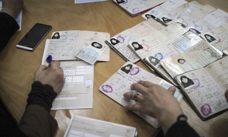 Iran_QOM-ELECTION-VOTING1
