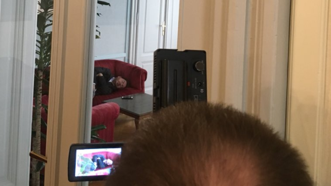 Ivan Pernar zadrijemao u Saboru na kauču