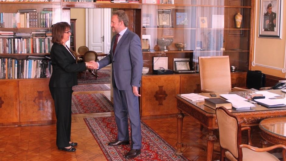 Izetbegović - Maureen Cormack