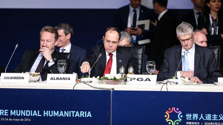 Izetbegović Summit Istanbul 1