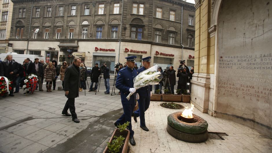 izetbegovic vjecna vatra2