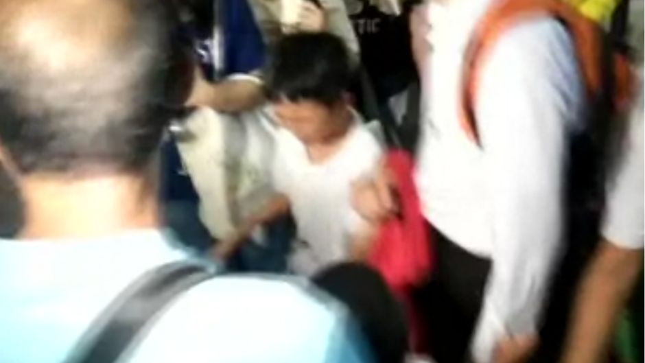 izmet bacen na djecu hong kong1