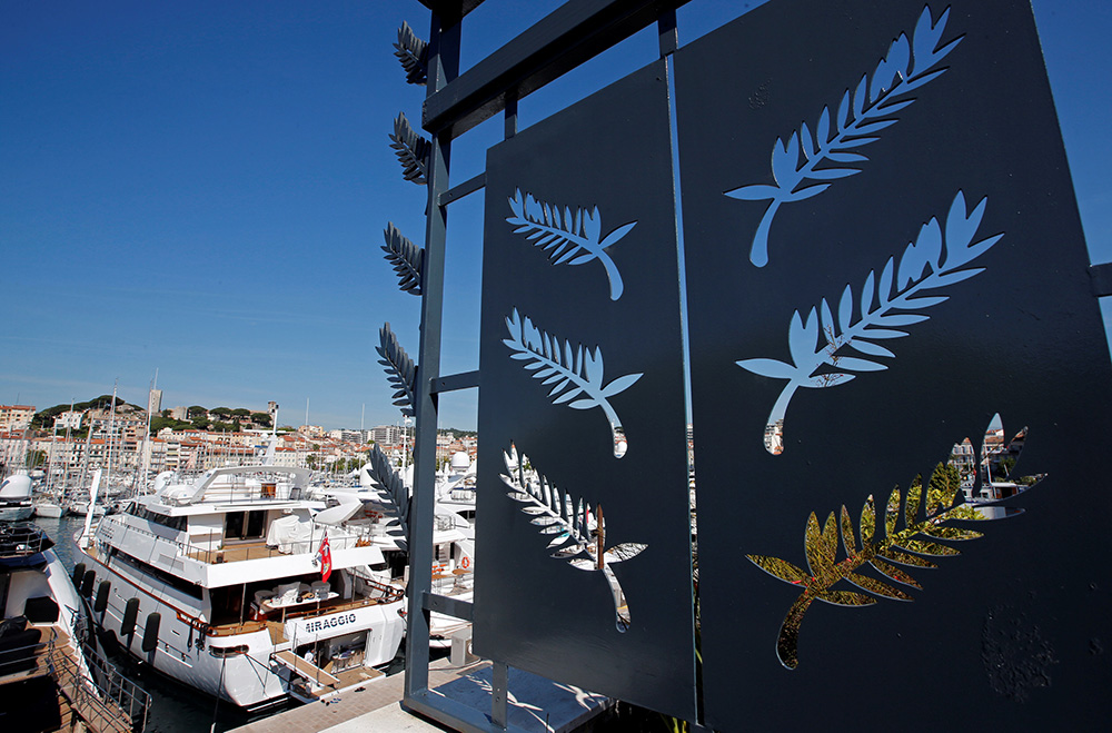 REUTERS/Jean-Paul Pelissier