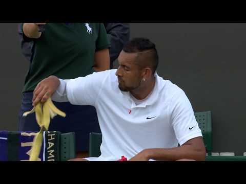 Kirjos jede dve banane u isto vreme (VIDEO)