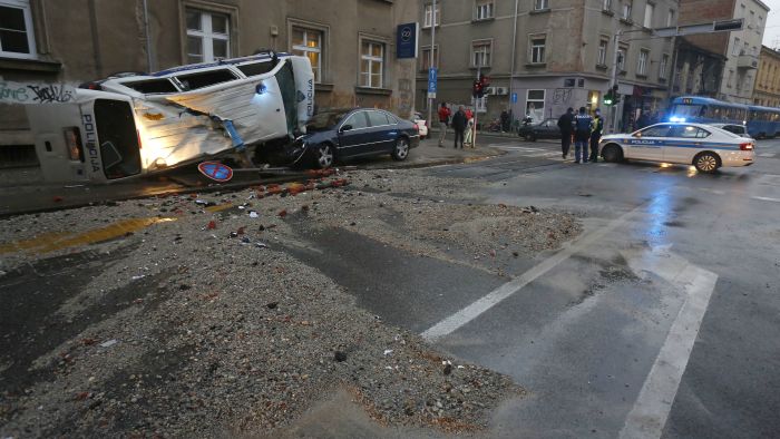 Kombi_policijski_kombi__4_cropix_DamjanTadic