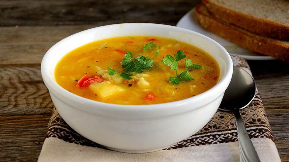 krompir supa corba paprikas bez mesa shutterstock_1445576237