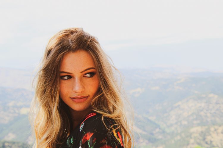 lifestyle djevojka logan-weaver-QoZRUI6LdKw-unsplash-750x500