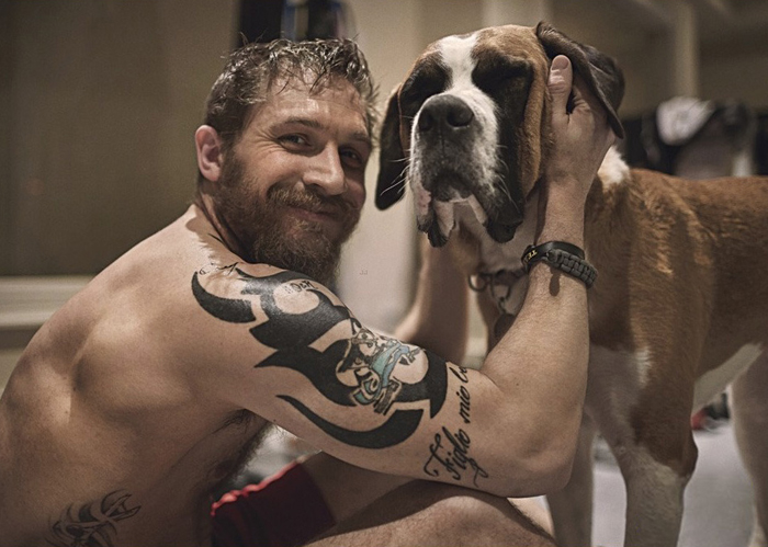 love-for-dogs-tom-hardy-1-59bf68bf7e7b8__700
