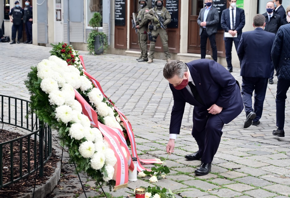 Ludwig_polaganje vijenca za zrtve (c) C.Jobst_PID