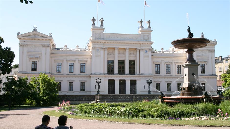 Lunds_universitets_huvudbyggnad_(juli_2008)