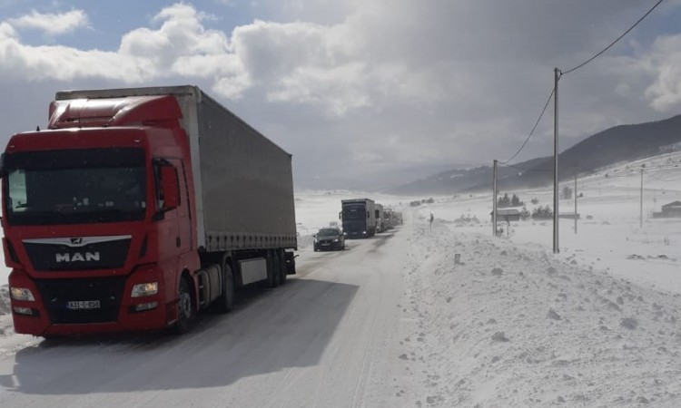 MarioLoncar_ZastojKamiona_Kupres2