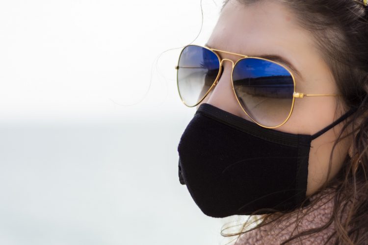 mask-5095762_1920-750x500